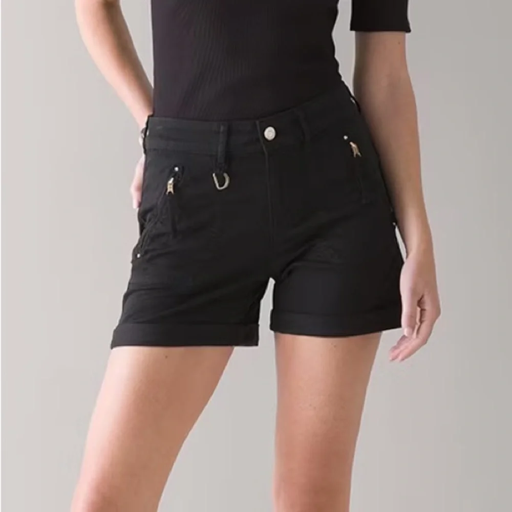 WHBM Mid-Rise Pret-A-Play Shorts - Picture 2 of 7